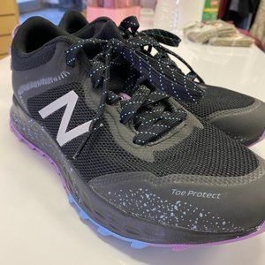 Women's New Balance Shoes Size 8